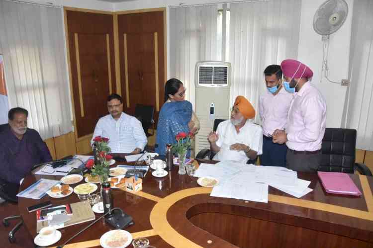 Mayor reviews status of upgradation of existing sports facilities under Ludhiana Smart City today