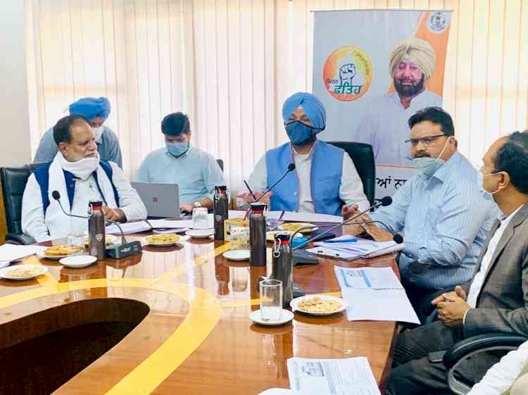 MP Ravneet Singh Bittu reviews various projects under Ludhiana Smart City 