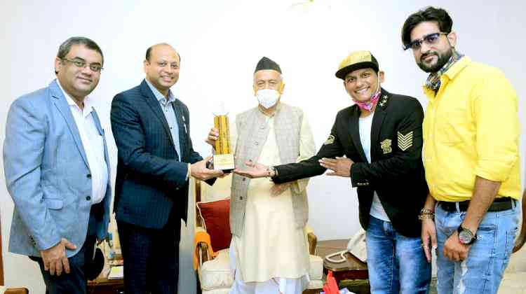 Governor Bhagat Singh Koshyari inaugurates Dadasaheb Phalke Icon Award 2020 Trophy  