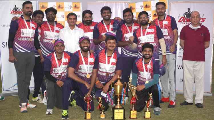 Shishuraksha Kamineni lifts trophy of Doctors Cricket League, Season 7