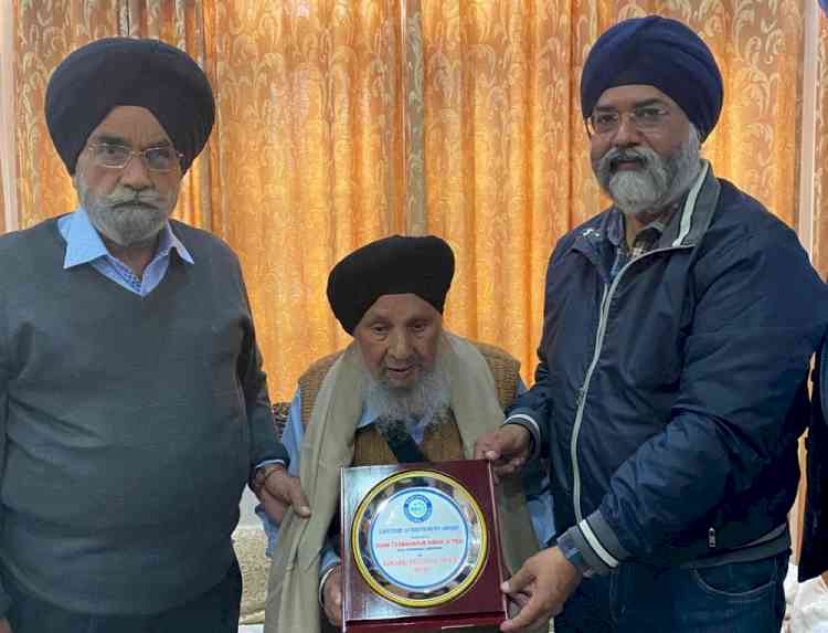 Ramgarhia Educational Council presents ‘Lifetime Achievement Award’ to Giani Teg Bahadur Singh ‘Teg’ 