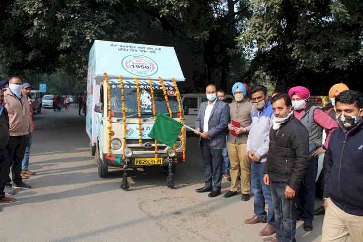 Deputy Commissioner flags-off awareness vans to encourage youth turning 18 to get registered as voters