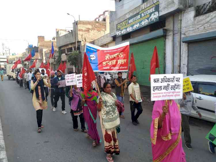 भारत बंद के तहत लुधियाना के संगठनों द्वारा समराला चौक पर रोष प्रदर्शन