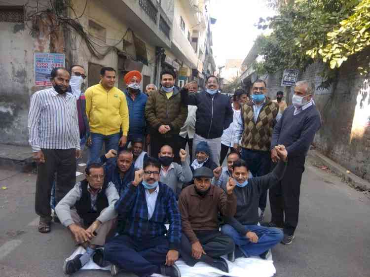 Punjab Pradesh Beopar Mandal staged protest against state government