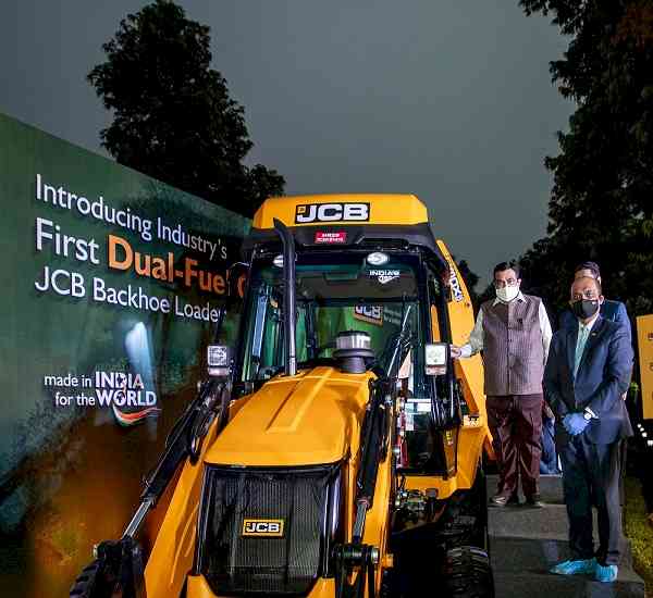 JCB India launches the Industry’s first dual-fuel CNG Backhoe Loader in India