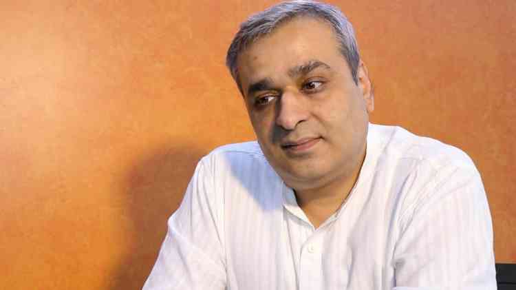 Lyricist Deepak Jeswal makes debut in ghazal genre with Tere Qareeb