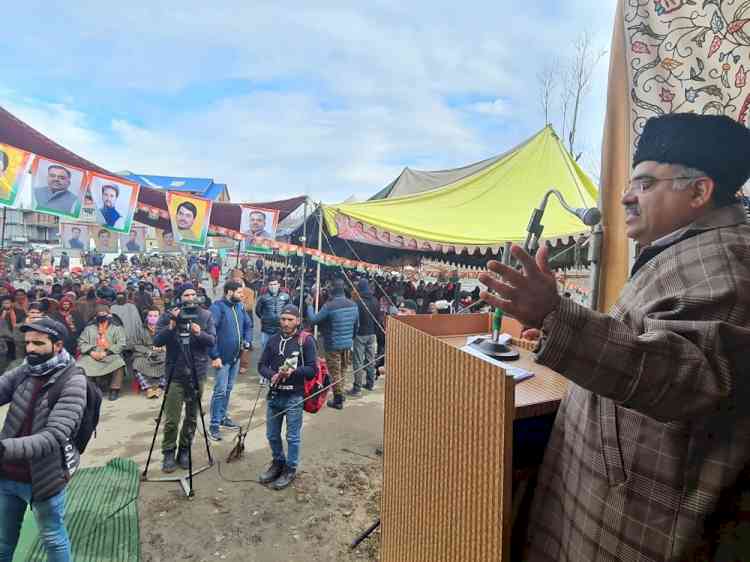 Time to unfurl national flag in J&K: Chugh 