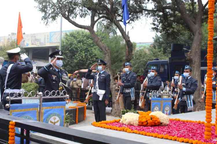 Tributes paid to Flying Officer Nirmaljit Singh Sekhon on his martyrdom day  