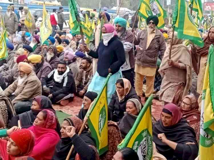 Farmer stir: AAP's district unit participates in dharna