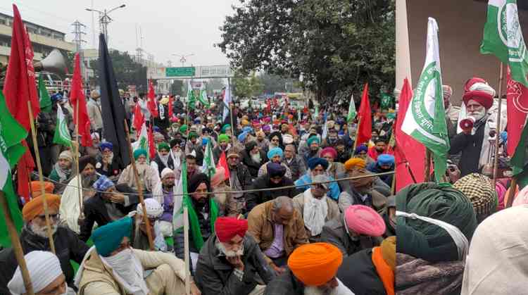 Farmers condemn Modi government surrender to corporates, demand repeal of all farm laws