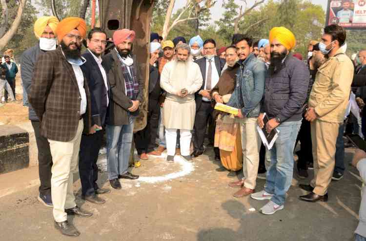 Bharat Bhushan Ashu inaugurates start of work of widening of Sidhwan Canal Bridge