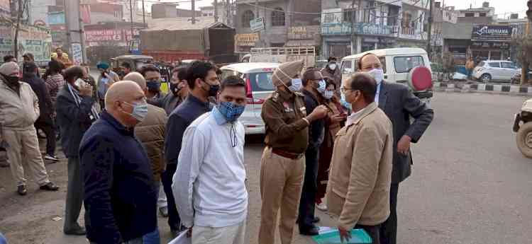 MLA Sanjay Talwar, senior officials visit Samrala Chowk 