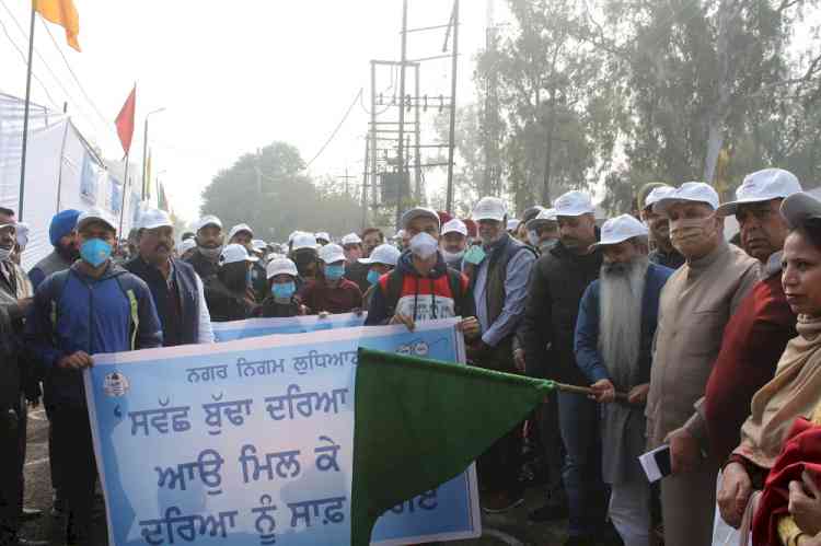 Bharat Bhushan Ashu flags off awareness rally for making Buddha Nullah free of solid waste