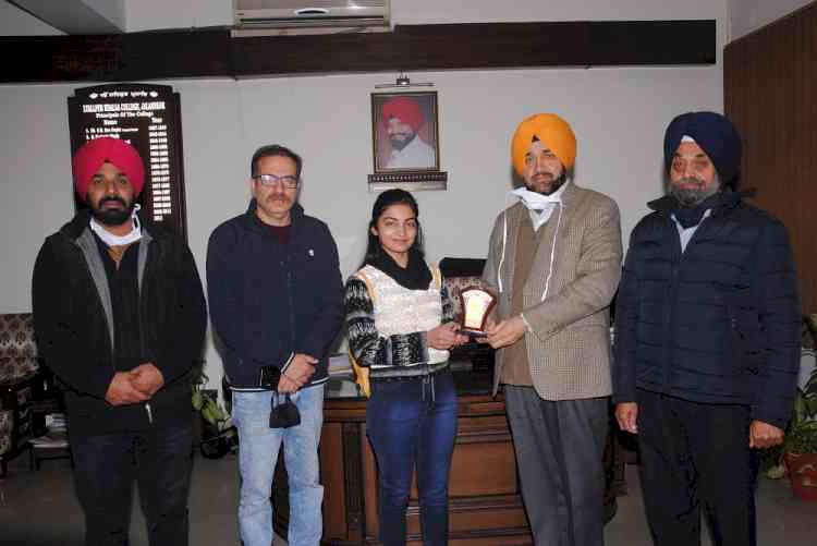 Lyallpur Khalsa College felicitates Sakshi Sharma