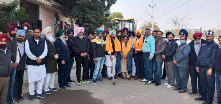 Councillors Mamta Ashu and Harkaran Singh Vaid lay foundation stone of development works worth Rs 1.30 crore in Ward 44