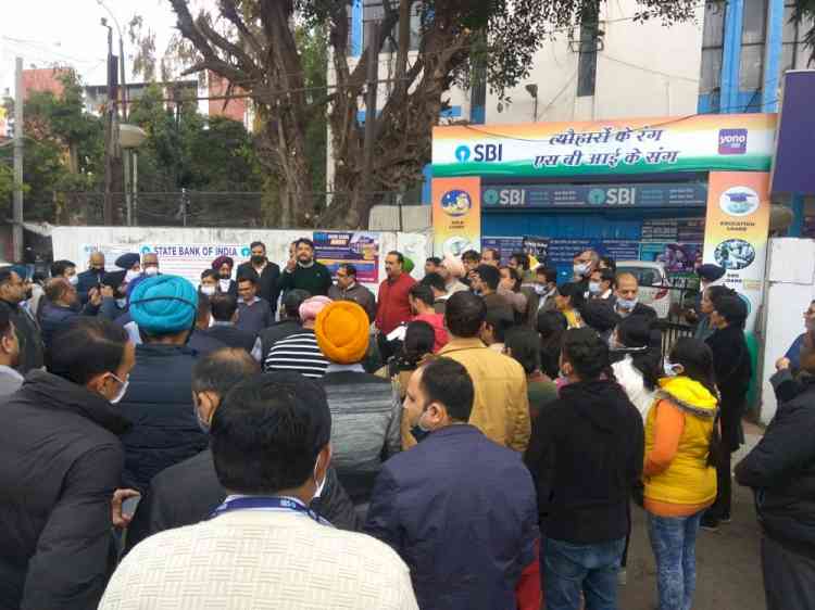 Massive rally organised UFBU Ludhiana in front of SBI