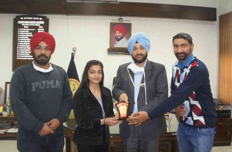 Lyallpur Khalsa College student Sakshi Sharma honoured 