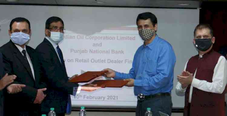 Punjab National Bank signs MoU with Indian Oil for E-Dealer Financing