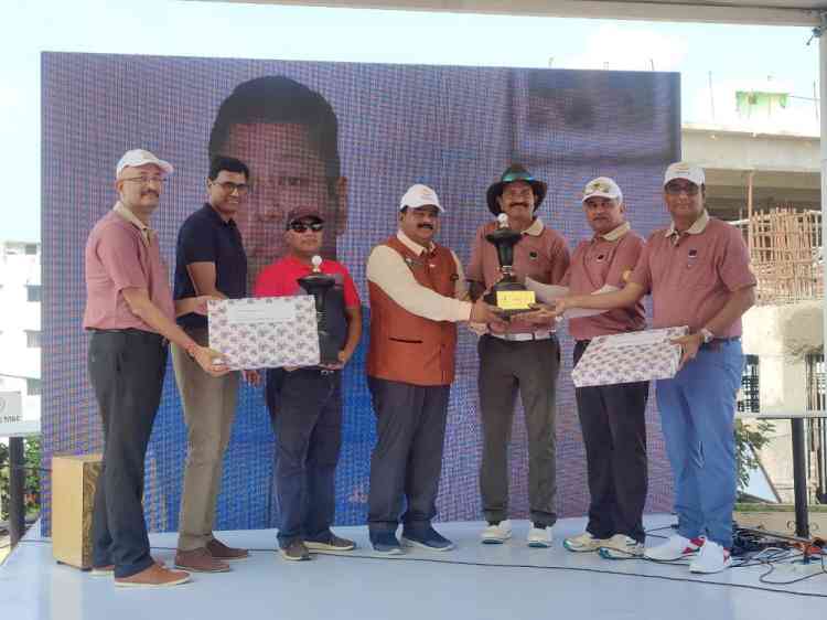 Ajay Reddy and Santosh Lohiya team became winners of ‘Rotary Golf for Charity’