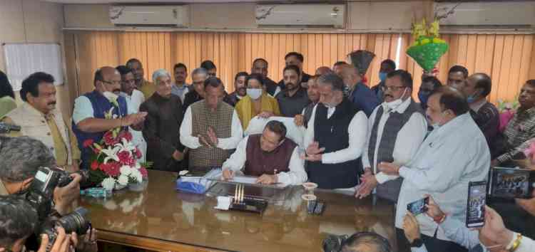 Sampla assumes charge of Chairman of National Commission for Scheduled Castes