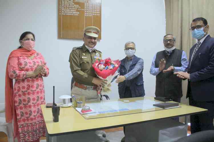 Vikram Singh assumes charge of CUS at PU