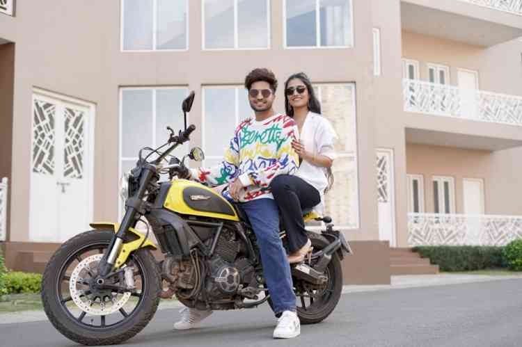 Jassie Gill and Dhanashree Verma raise temperatures in Bhushan Kumar’s Oye Hoye Hoye