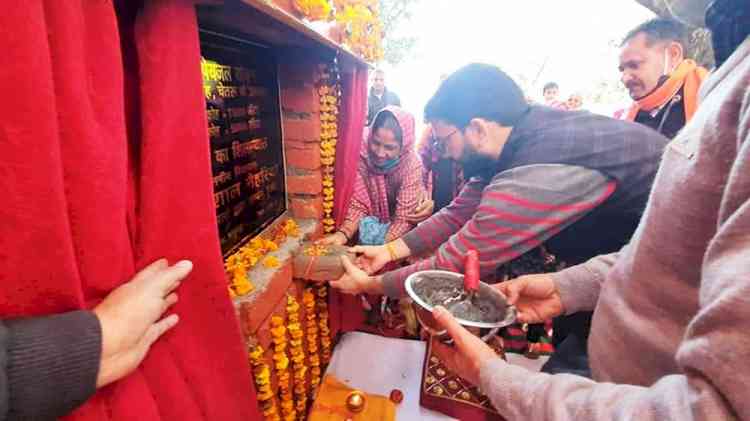 Dharamshala MLA Vishal Naihria laid foundation stone of water storage tanks in Sakoh area