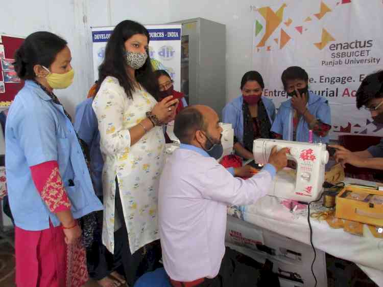 Stitching workshop held for underprivileged women of Janta Colony by Enactus Team, PU