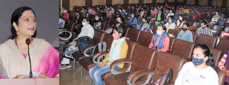 KMV organises mentoring session for collegiate students