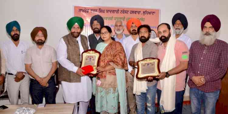 Punjabi writer Dr. Arvinder Kaur Kakra and playwright late Hansa Singh Beas honoured with Harbhajan Halwarvi Award 