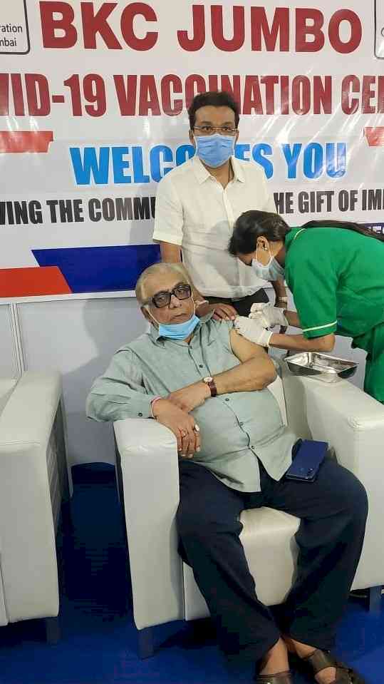 Bravo! Wagle Ki Duniya’s 73 years old Aanjjan Srivastav gets vaccinated