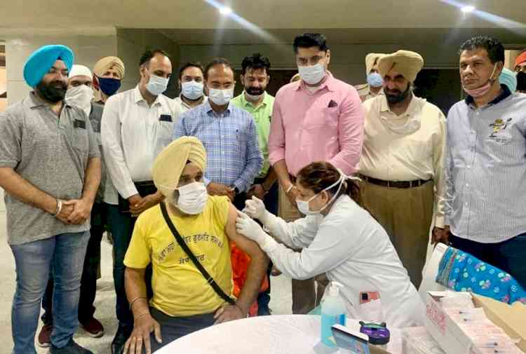 DC inaugurates covid vaccination camp at Gurudwara Shaheed Baba Deep Singh Ji