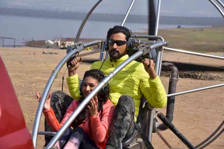 Kunal Kapoor and Amyra Dastur indulge in adventure sports during song shoot of Koi Jaane Na