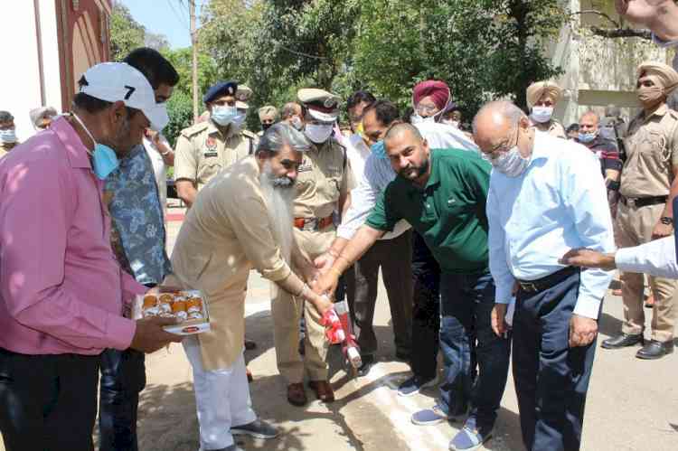Bharat Bhushan Ashu lays foundation stone of roads to be constructed in Police Lines Ludhiana