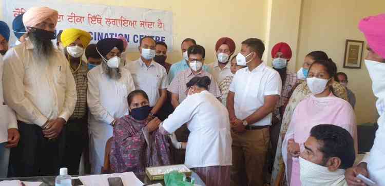 DC launches covid vaccination camp in Raikot