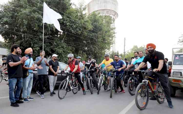 Cycle rally organized on Angad Singh’s birthday 