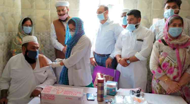 Naib Shahi Imam gets jab during camp at Meena Masjid 