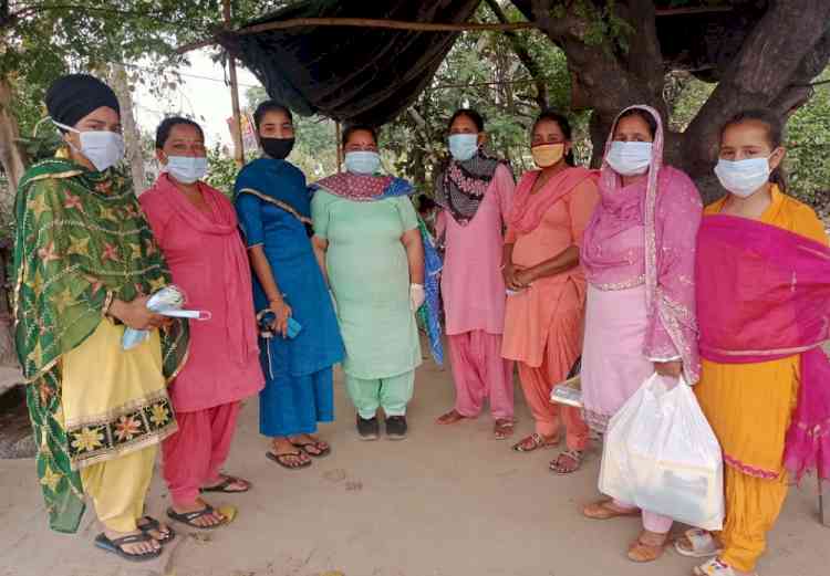 Students of Guru Nanak National College Doraha make farmers and laborers corona conscious at grain markets