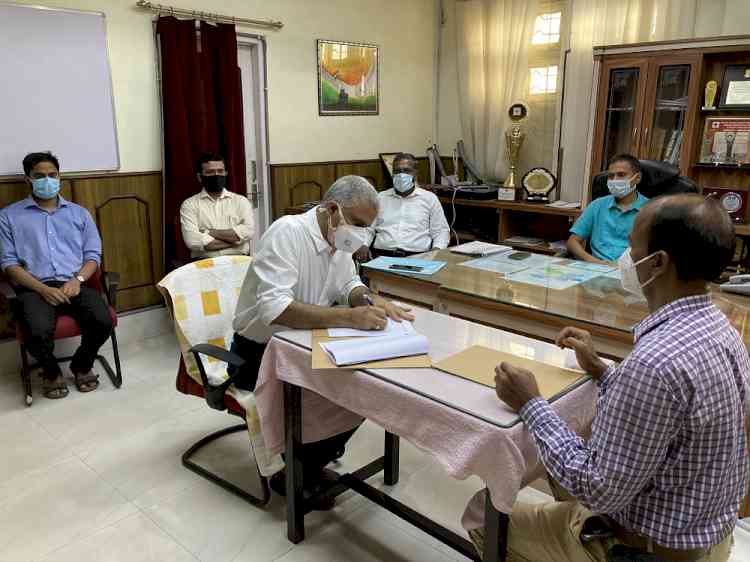 IIM Sambalpur signs MoU with Office of Collector cum District Magistrate to address COVID calamity in Sambalpur