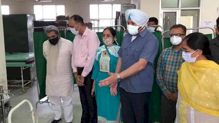 Ashu and Bittu take stock of arrangements in Jawaddi covid care centre