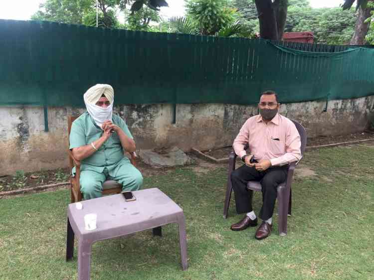 Mohd Gulab meets Cabinet Minister Sadhu Singh Dharamsot to revive discontinued loan schemes for minorities