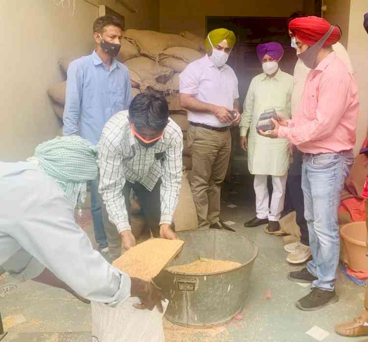 Administration starts process of distributing free wheat to 4.54 lakh smart card holder families