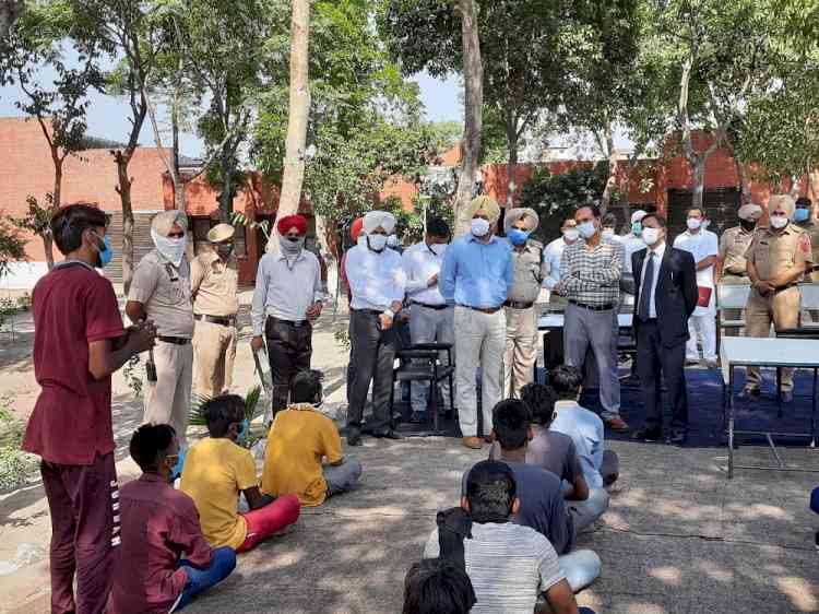 District and Sessions Judge along with Deputy Commissioner visit Central Jail