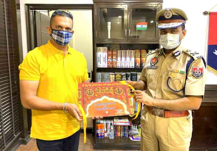 Coffee Table Book depicting Spiritual Journey of Guru Teg Bahadur Sahib acknowledged by Commissioner of Police