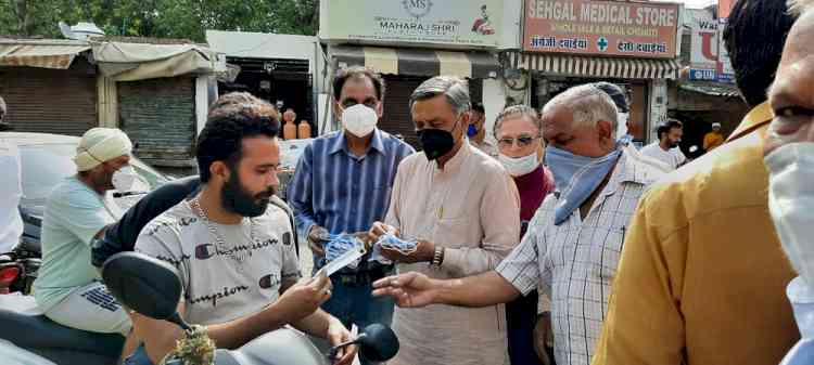 BJP senior leader and former minister of Punjab Manoranjan Kalia participate in various social functions 