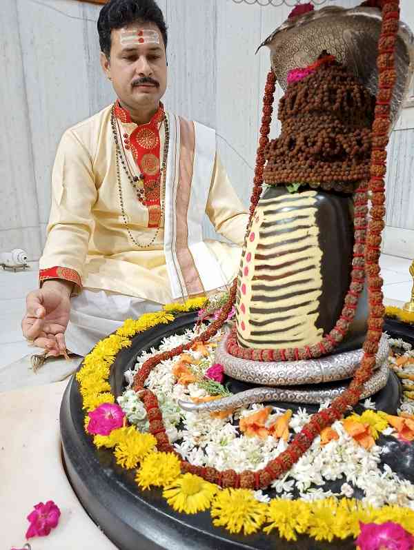 दिनेश शाहरा फाउंडेशन द्वारा इंदौर में प्रतिदिन आयोजित की जाती है महामृत्युंजय पूजा 
