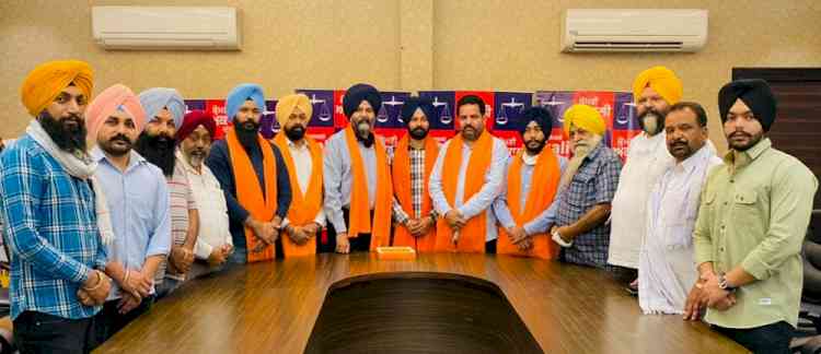 Kular honours newly appointed team of Youth Akali Dal - Urban 2