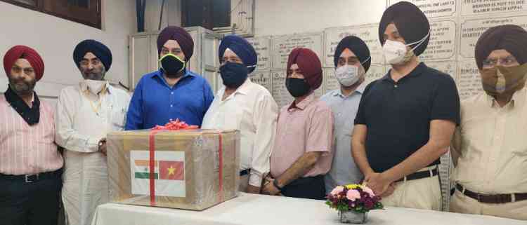 Ventilator handed over to Harjit Sabharwal, Trustee, Tera Hi Tera Mission