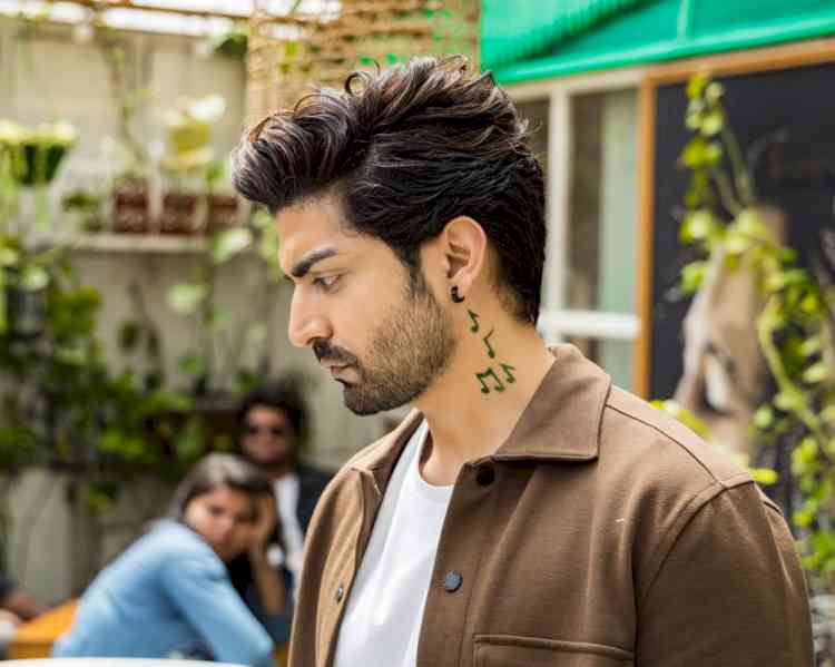 Gurmeet Choudhary sports unique tattoo in his recently released Bedardi Se Pyaar Ka