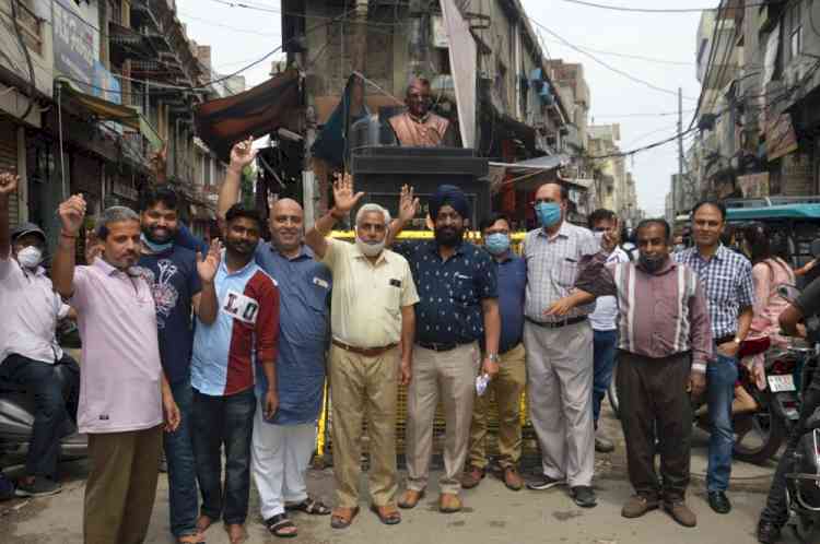 Punjab Pradesh Beopar Mandal held protest near Ghaas Mandi